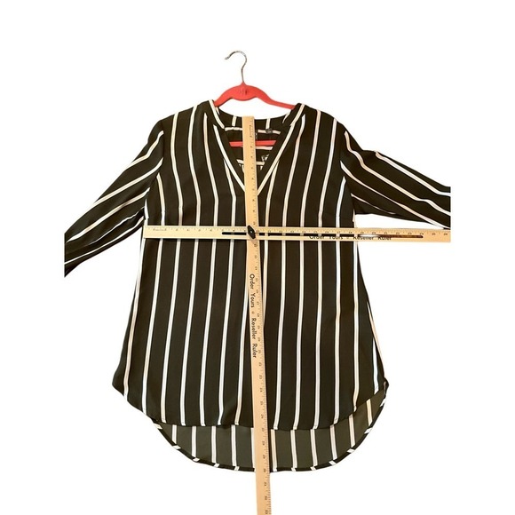 Soho New York and Company Blouse Top Women SZ M Black Striped Long Sleeve V-Neck - Picture 6 of 6